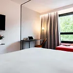 Novotel Atria Centre Hotel 4*