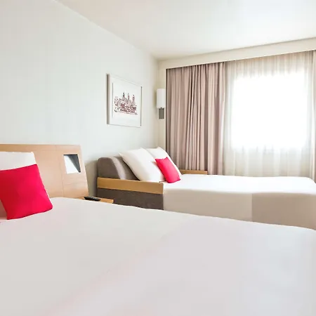 Novotel Atria Centre Hotel 4*