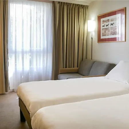 Novotel Atria Centre Hotel 4*