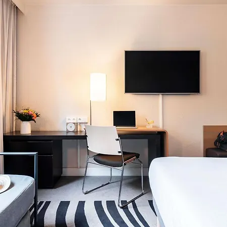 Otel Novotel Atria Centre Nîmes