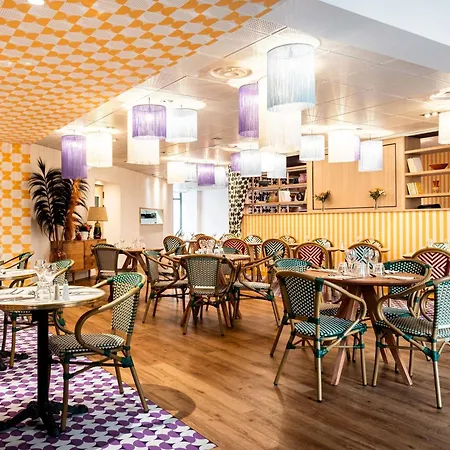 Novotel Atria Centre 4*