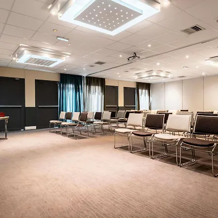 Novotel Atria Centre Hotel 4*