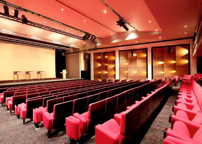 فندق Novotel Atria Centre 4*