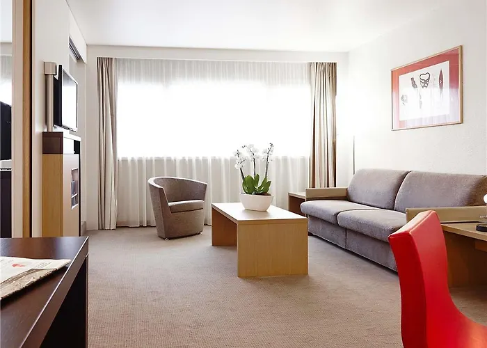 Отель Novotel Atria Centre