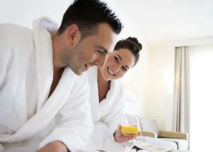 Novotel Atria Centre 4* نيم